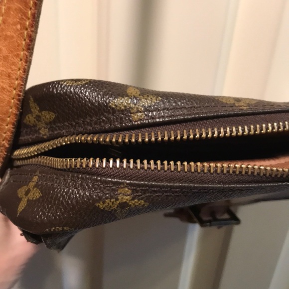 Louis Vuitton Jeune Fille Crossbody - Picture 16 of 17